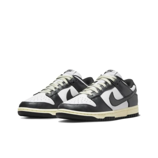 Dunk Low Vintage Panda Classic Kicks